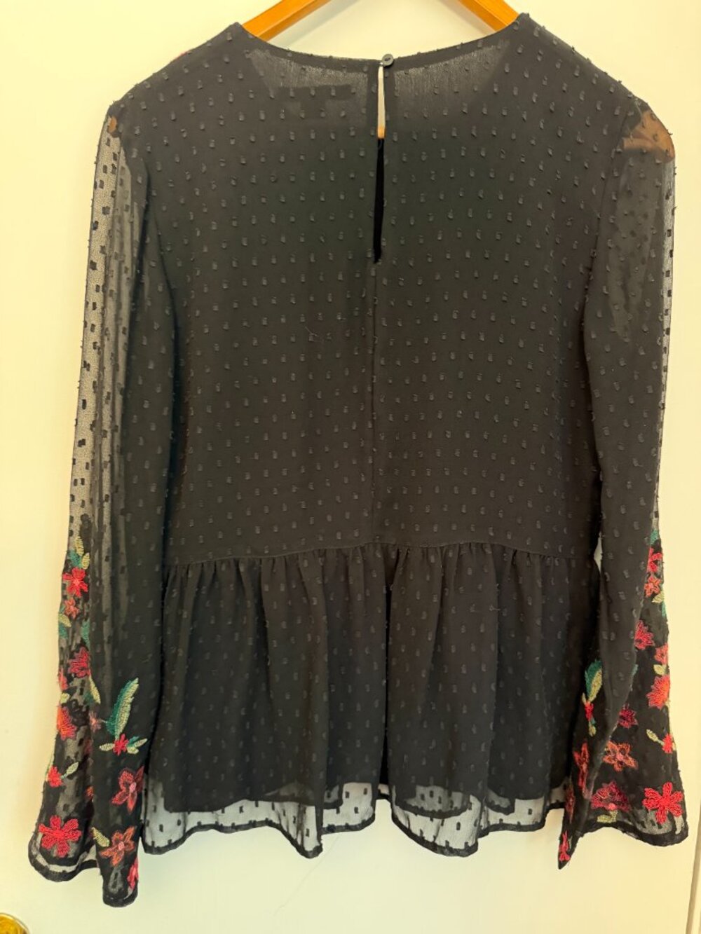 American Eagle Embroidered Flowy Peplum Top Size M - Picture 6 of 6